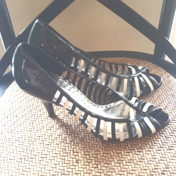 Gianni Bini Open Toe Heels - Picture 4 of 6